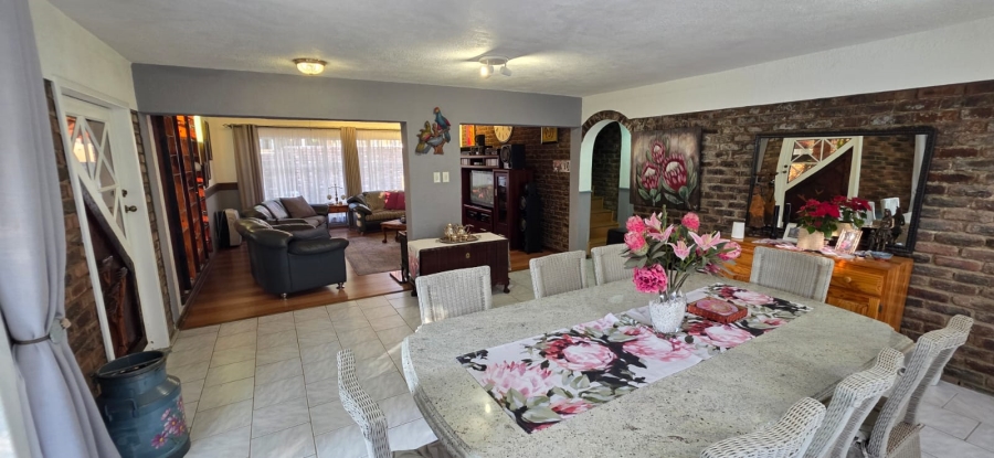 5 Bedroom Property for Sale in Wilkoppies North West